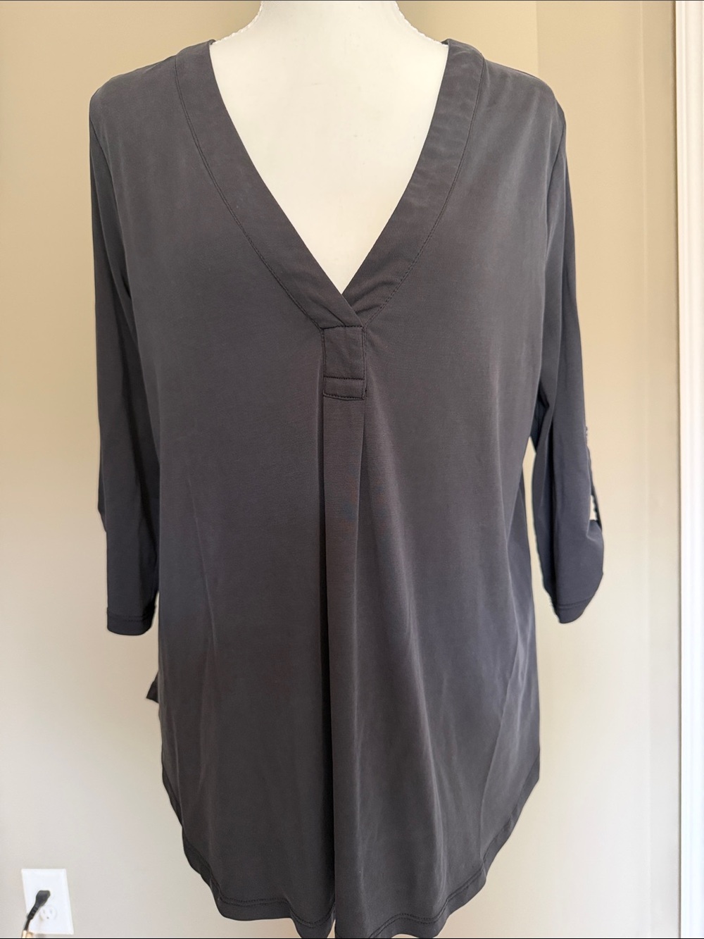 Lush Women's Charcoal V-Neck 3/4 Sleeve Top